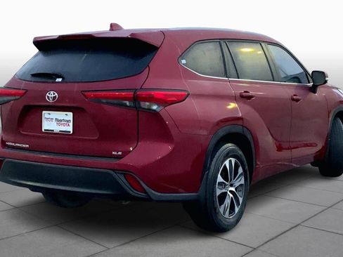 Used 2023 Toyota Highlander XLE image 12