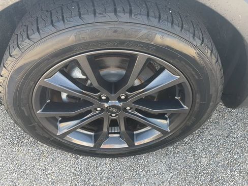 Used 2019 Ford Explorer XLT w/ Equipment Group 202A FWD image 9