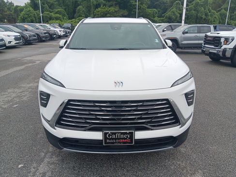 Used 2025 Buick Enclave Preferred FWD image 9