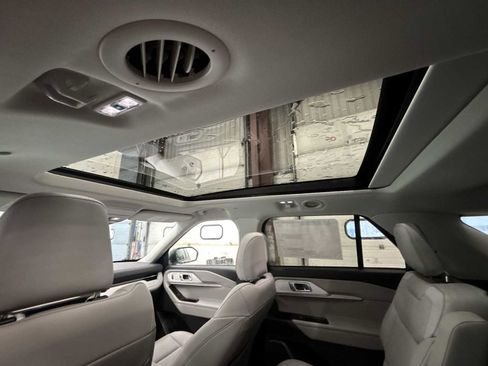 New 2026 Ford Explorer Active w/ Active Comfort Package image 16