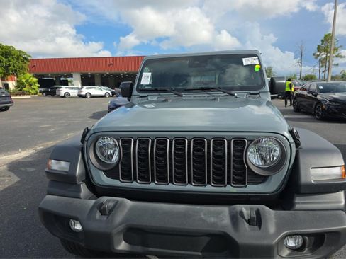 Used 2024 Jeep Wrangler Unlimited Sport AWD/4WD image 2