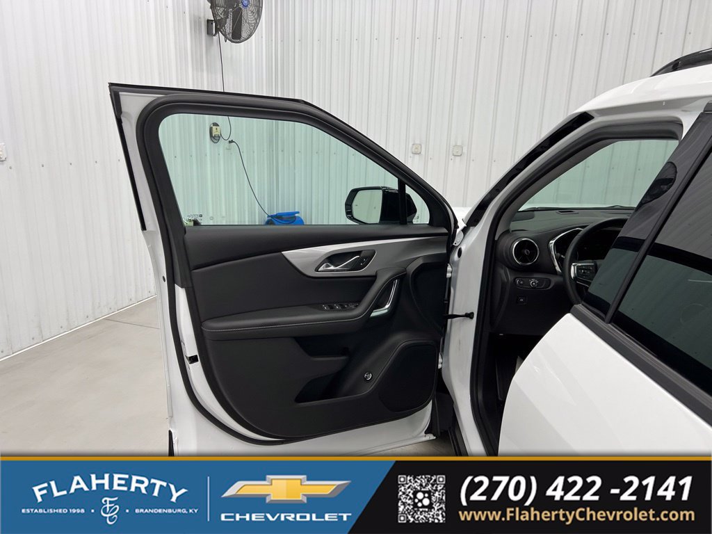 Used 2025 Chevrolet Blazer LT w/ Midnight/Sport Edition FWD image 8