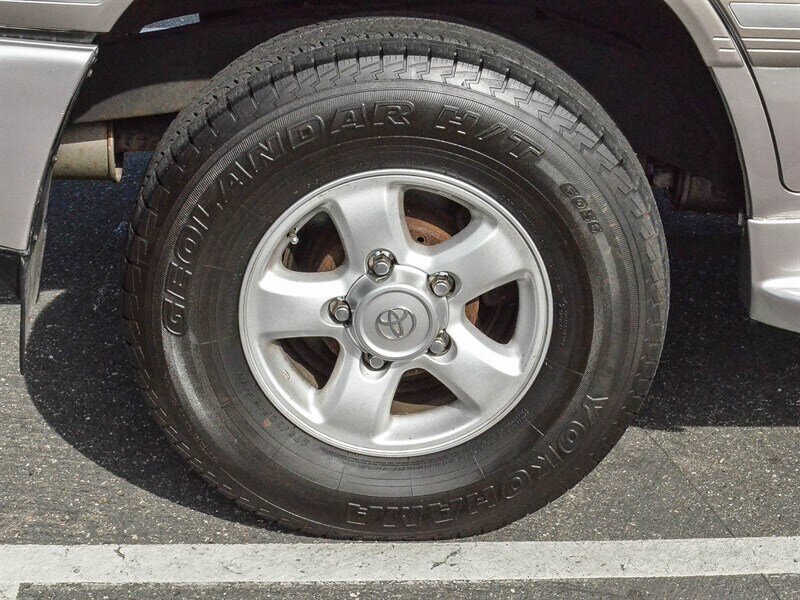 Used 2000 Toyota Land Cruiser w/ Convenience Pkg AWD/4WD image 12