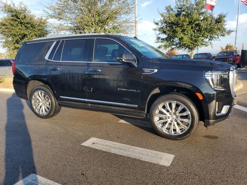 Used 2022 GMC Yukon Denali w/ Denali Premium Package image 12