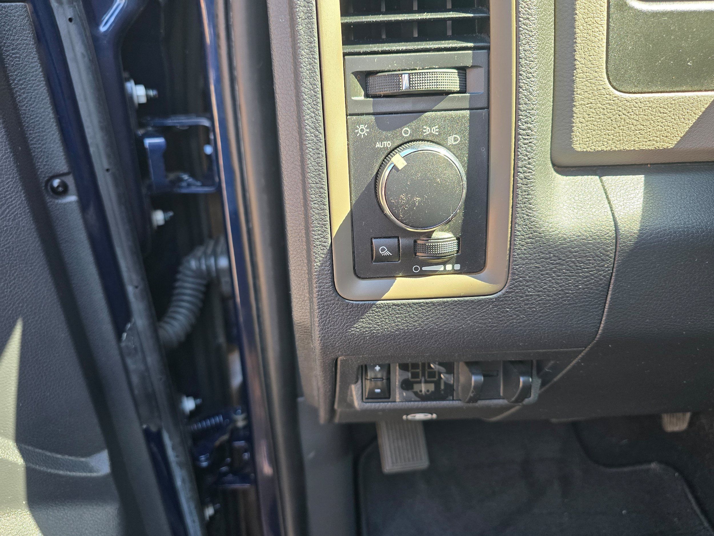 Used 2012 RAM 1500 ST w/ ST Popular Equipment Group AWD/4WD image 15