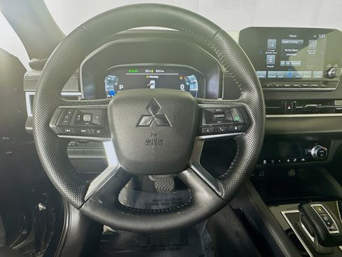 Used 2024 Mitsubishi Outlander SE Black Edition FWD image 15
