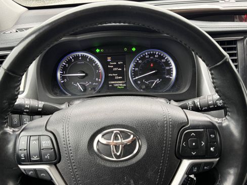 Certified 2018 Toyota Highlander Limited Platinum AWD/4WD image 17