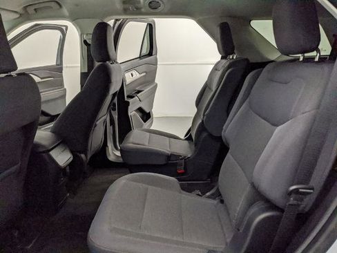 Certified 2025 Ford Explorer Active image 17