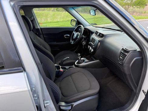 Used 2019 Kia Soul FWD image 19