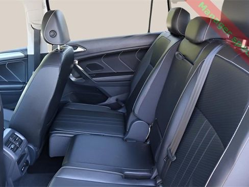 Used 2024 Volkswagen Tiguan SE image 15