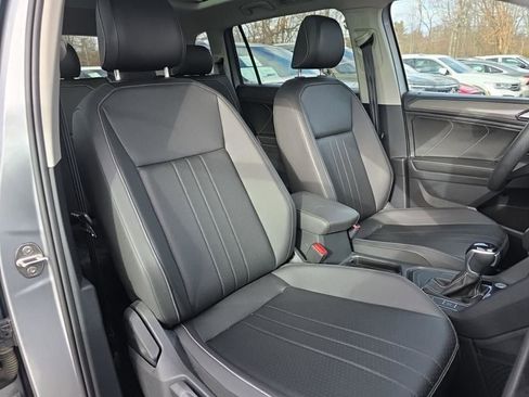 Used 2023 Volkswagen Tiguan SE w/ Panoramic Sunroof Package image 22