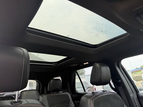 Used 2019 Ford Explorer XLT w/ Equipment Group 202A AWD/4WD image 17