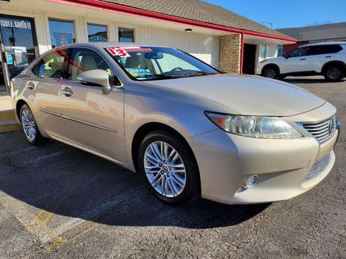 Used 2013 Lexus ES 350 w/ Luxury Pkg image 3