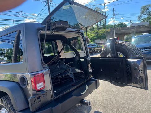 Used 2017 Jeep Wrangler Unlimited Sport w/ Quick Order Package 24S AWD/4WD image 9