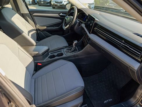 Used 2025 Volkswagen Jetta SE w/ Sunroof Package FWD image 34