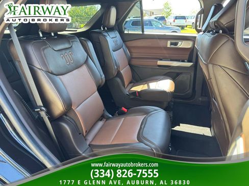 Used 2023 Ford Explorer King Ranch w/ Technology Package AWD/4WD image 13