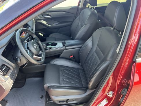 Used 2024 Nissan Rogue Platinum w/ Platinum Premium Package image 13