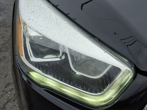 Used 2017 Ford Escape SE w/ SE Leather Comfort Package image 9