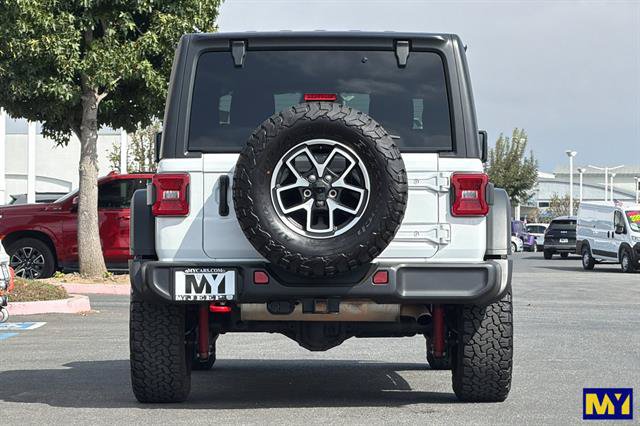 Used 2025 Jeep Wrangler Unlimited Rubicon w/ Convenience Group AWD/4WD image 5