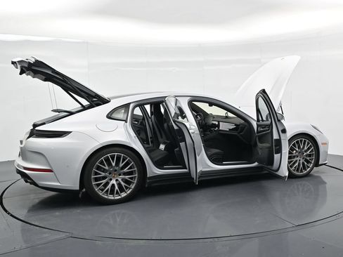 Certified 2025 Porsche Panamera 4 E-Hybrid AWD/4WD image 27