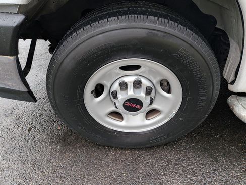 Used 2024 GMC Savana 2500 w/ Driver Convenience Package image 26