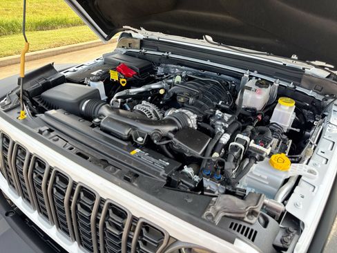 Used 2026 Jeep Gladiator Mojave AWD/4WD image 24