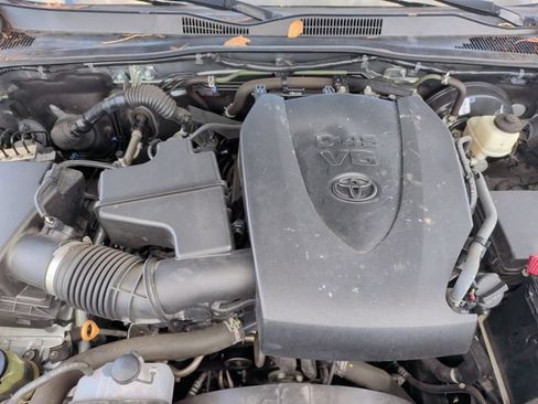Used 2022 Toyota Tacoma SR5 w/ Technology Package RWD image 33