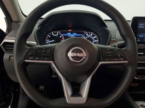 Used 2025 Nissan Altima 2.5 SV image 13