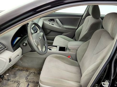 Used 2010 Toyota Camry LE FWD image 18