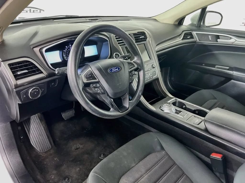 Used 2019 Ford Fusion SE FWD image 10