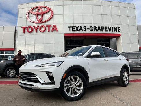 Used 2025 Buick Envista Preferred image 2