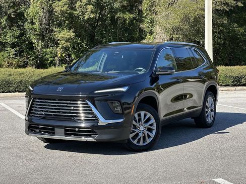 Used 2025 Buick Enclave Preferred image 1