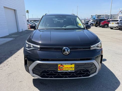 New 2026 Volkswagen Taos SE FWD image 9