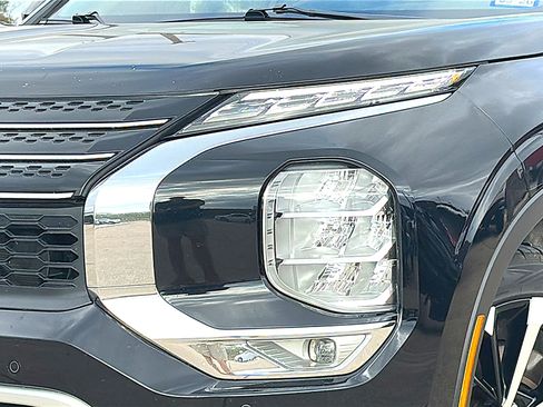 Used 2024 Mitsubishi Outlander SE image 4