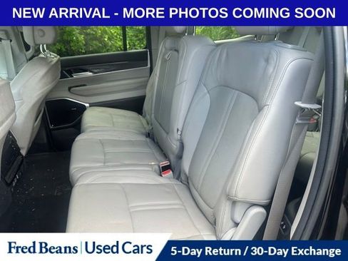 Used 2022 Jeep Wagoneer Series III w/ Premium Group I AWD/4WD image 12