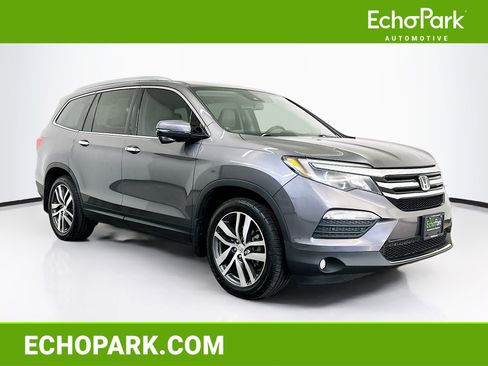 Used 2018 Honda Pilot Touring image 1