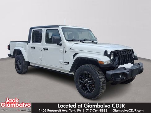 Certified 2022 Jeep Gladiator Sport AWD/4WD image 1