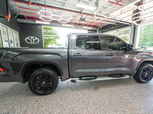 Used 2024 Toyota Tundra Limited AWD/4WD image 4