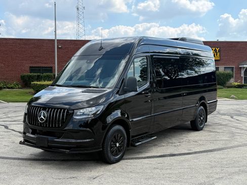 Used 2024 Mercedes-Benz Sprinter 2500 image 3