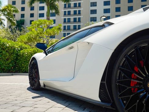 Used 2018 Lamborghini Aventador S image 28