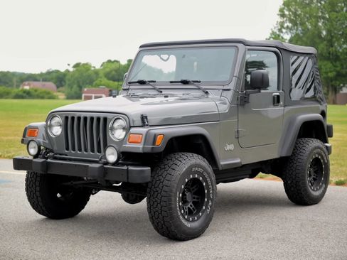 Used 2004 Jeep Wrangler 4WD w/ 30" Tire & Wheel Group image 10