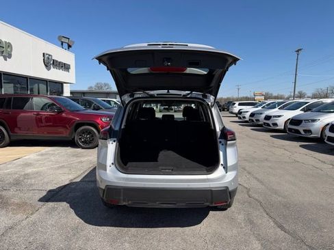Used 2024 Nissan Rogue S AWD/4WD image 6