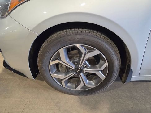 Used 2019 Kia Forte LXS FWD image 3