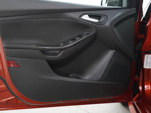 Used 2018 Ford Focus ST w/ Equipment Group 402A FWD image 18