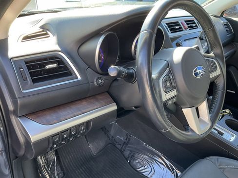 Used 2017 Subaru Outback 2.5i Limited image 19