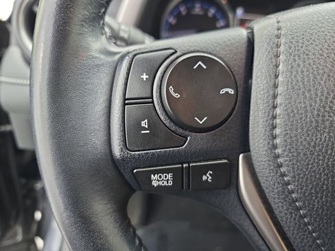 Used 2018 Toyota RAV4 Limited FWD image 17