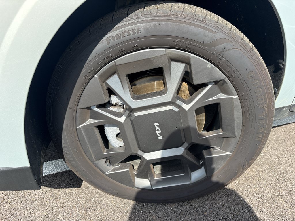 Used 2026 Kia Carnival EX FWD image 12