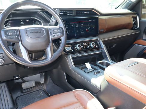 Used 2024 GMC Sierra 2500 Denali Ultimate AWD/4WD image 5