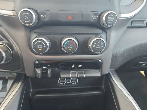 Used 2020 RAM 1500 Big Horn AWD/4WD image 17