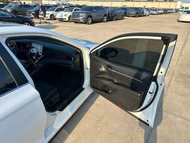 Used 2023 Toyota Camry SE w/ Convenience Package FWD image 17
